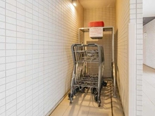 【埼玉県/志木市本町】プラウドシティ志木本町 マスターコート 共用部：カート置場