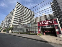 【埼玉県/志木市本町】プラウドシティ志木本町 マスターコート カスミフードスクエア志木店（現地より約10m）：マンション内にカート乗り入れ可能