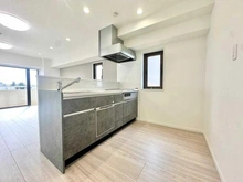 【東京都/小平市学園西町】一橋学園ガーデニア キッチン：キッチンには窓がついているので換気可能です