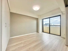 【東京都/小平市学園西町】一橋学園ガーデニア 洋室：バルコニーに面した洋室です！