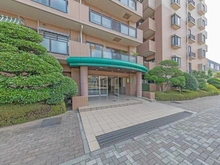 【埼玉県/越谷市大字西方】エフローレ新越谷ロイヤルガーデン アプローチ