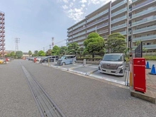 【埼玉県/越谷市大字西方】エフローレ新越谷ロイヤルガーデン 駐車場