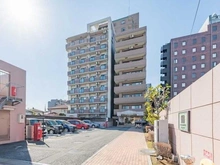 【埼玉県/川越市菅原町】ライオンズマンション川越駅東 外観：本マンションは右です
