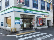 【埼玉県/坂戸市日の出町】レーベンリヴァーレ坂戸リッツ ファミリーマート　坂戸駅北口店（現地より約170m）