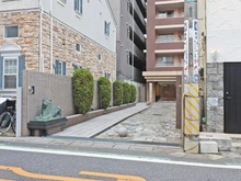 【埼玉県/草加市氷川町】ライオンズステーションプラザ草加 アプローチ