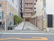 【埼玉県/草加市氷川町】ライオンズステーションプラザ草加 アプローチ