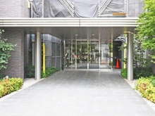 【埼玉県/越谷市越ヶ谷】ザ・パークハウス越谷 エントランス：※大規模修繕工事中