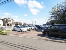 【埼玉県/入間市大字上藤沢】エステ・スクエア武蔵藤沢 駐車場