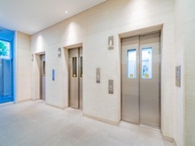 【埼玉県/志木市本町】パークホームズ志木ステーションファースト 共用部：エレベーターホール