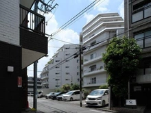 【東京都/新宿区新宿】戸山マンション 現地外観（撮影　２０２６．０５）