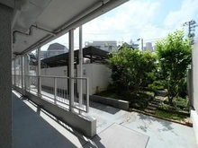 【東京都/新宿区新宿】戸山マンション 共用廊下
