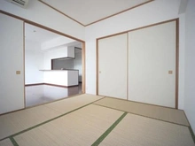 【神奈川県/川崎市麻生区上麻生】クルール新百合ヶ丘 和室　約６帖