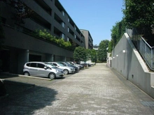 【東京都/世田谷区用賀】クレサ用賀 敷地内駐車場