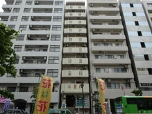 【東京都/文京区根津】キャッスルマンション根津 外観：左から２番目の建物