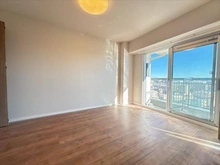 【神奈川県/川崎市高津区久本】パークシテイ溝口 洋室（約６．４帖）