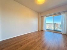 【神奈川県/川崎市高津区久本】パークシテイ溝口 洋室（約６．４帖）