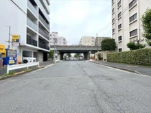 【東京都/墨田区緑】両国緑スカイハイツ 前面道路（２０２６年７月撮影）