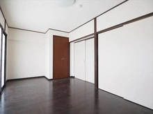 【東京都/港区三田】クイーンハイツ三田 バルコニー側洋室約６帖（２）