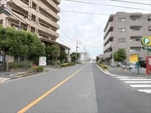 【東京都/足立区綾瀬】アパガーデンコート綾瀬 前面道路（２０２６年６月撮影）