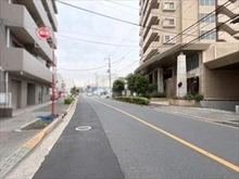 【東京都/足立区綾瀬】アパガーデンコート綾瀬 前面道路（２０２６年６月撮影）