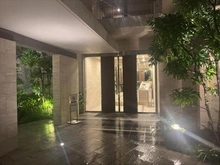 【大阪府/高槻市城西町】レ・ジェイド高槻 共用部（エントランス）　※夜間