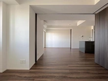 【東京都/中野区新井】プレミスト中野通り ＬＤ　約１０．１帖／洋室　約４．６帖