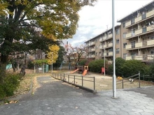 【大阪府/豊中市中桜塚】桜塚パークマンション 公園と外観