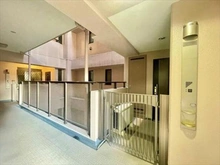 【神奈川県/横浜市南区高根町】クリオ大通り公園伍番館 玄関ポーチ