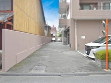 【京都府/京都市中京区油小路通六角下る】コスモ六角油小路 駐車場