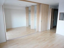 【京都府/京都市上京区今出川通浄福寺西入2丁目】レスタージュ西陣 リビング・洋室４．５帖