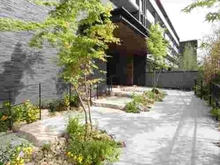 【京都府/京都市左京区松ケ崎横縄手町】プレミスト京都　松ヶ崎 エントランスアプローチ