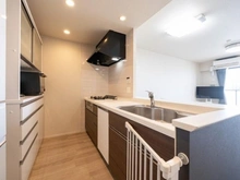 【埼玉県/さいたま市浦和区駒場】ブランシエラ浦和駒場 開放感のあるオープンカウンターキッチン約3.3帖