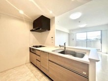 【千葉県/流山市西平井】ポレスター流山平和台 オープンカウンターキッチンにはビルトイン式食洗機搭載。