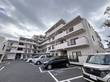 【千葉県/流山市東初石】クレスト初石 敷地内から見た外観