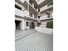 【千葉県/流山市東初石】クレスト初石 エントランスにはスロープ有り