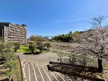 【千葉県/我孫子市天王台】藤和天王台ハイタウン3号棟 バルコニーからの眺望　前面は棟が無く春には桜も望めます