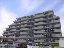 【千葉県/鎌ケ谷市東中沢】モア・ステージ新鎌ヶ谷 外観：グレーのタイル張りを基調とした、意匠性の高い外観