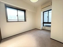 【千葉県/鎌ケ谷市東中沢】モア・ステージ新鎌ヶ谷 北西側・南西側の２面採光で明るい約5.3帖の居室