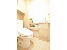 【東京都/江東区扇橋】メイツ深川住吉 独立型手洗いと収納キャビネット付きトイレ