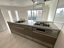 【東京都/豊島区池袋】エスポアコート要町 料理をしながら会話を楽しめるオープンキッチン仕様