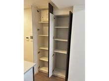 【東京都/板橋区大和町】リビオレゾン板橋本町ステーションサイド キッチン横収納