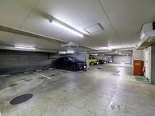 【東京都/渋谷区神宮前】パーク・ノヴァ神宮前 敷地内の平置き駐車場