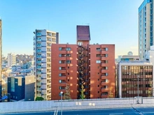 【東京都/港区南青山】ヴィラージュ南青山 前面の建物とは距離がある為、圧迫感がありません