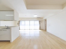 【東京都/町田市小山ヶ丘】ソルグランデメイツ多摩境オレンジコート 約17.2帖の広々としたリビングダイニング