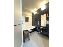 【神奈川県/相模原市中央区上溝】ガーデンブリーズ光の街 【浴室】浴室乾燥機付で心地よいバスタイムを実現。