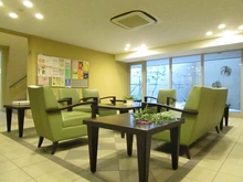 【東京都/町田市小山ヶ丘】ソルグランデメイツ多摩境グリーンコート エントランスにはラウンジがあります