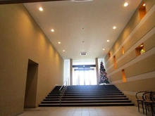 【東京都/町田市小山ヶ丘】ソルグランデメイツ多摩境グリーンコート 吹き抜けのエントランスホール