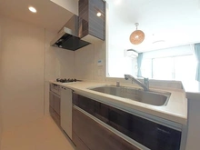 【神奈川県/相模原市南区相模大野】ノブレス相模大野 【キッチン】リビングで遊ぶお子様を見守りながらお料理ができる対面キッチン