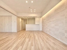 【神奈川県/海老名市中央】エンゼルソルスイート海老名 隣の洋室の引き戸を開ければ20帖以上の広々空間