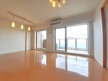 【神奈川県/相模原市緑区西橋本】グランソレイユ橋本 大きな窓からたっぷりと光が差し込む明るいリビング※CG加工により、家具を消しています。